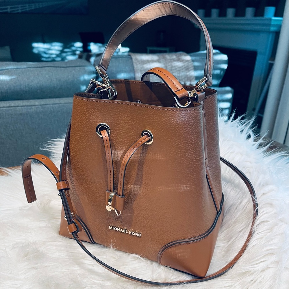 MICHAEL KORS Mercer Gallery XS Convertible Bucket Crossbody Bag- Limited supply! - Picture 4 of 11